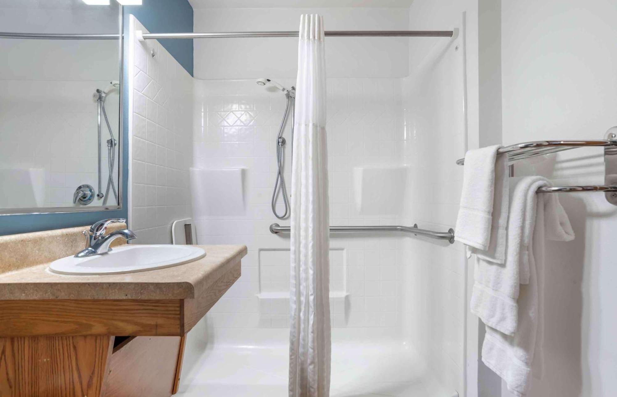 Extended Stay America Select Suites - Cleveland - Airport Zewnętrze zdjęcie