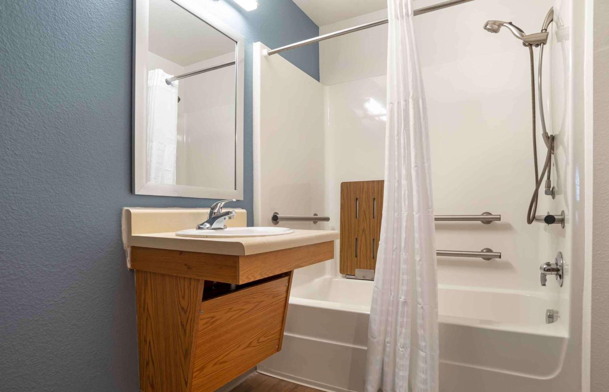 Extended Stay America Select Suites - Cleveland - Airport Zewnętrze zdjęcie