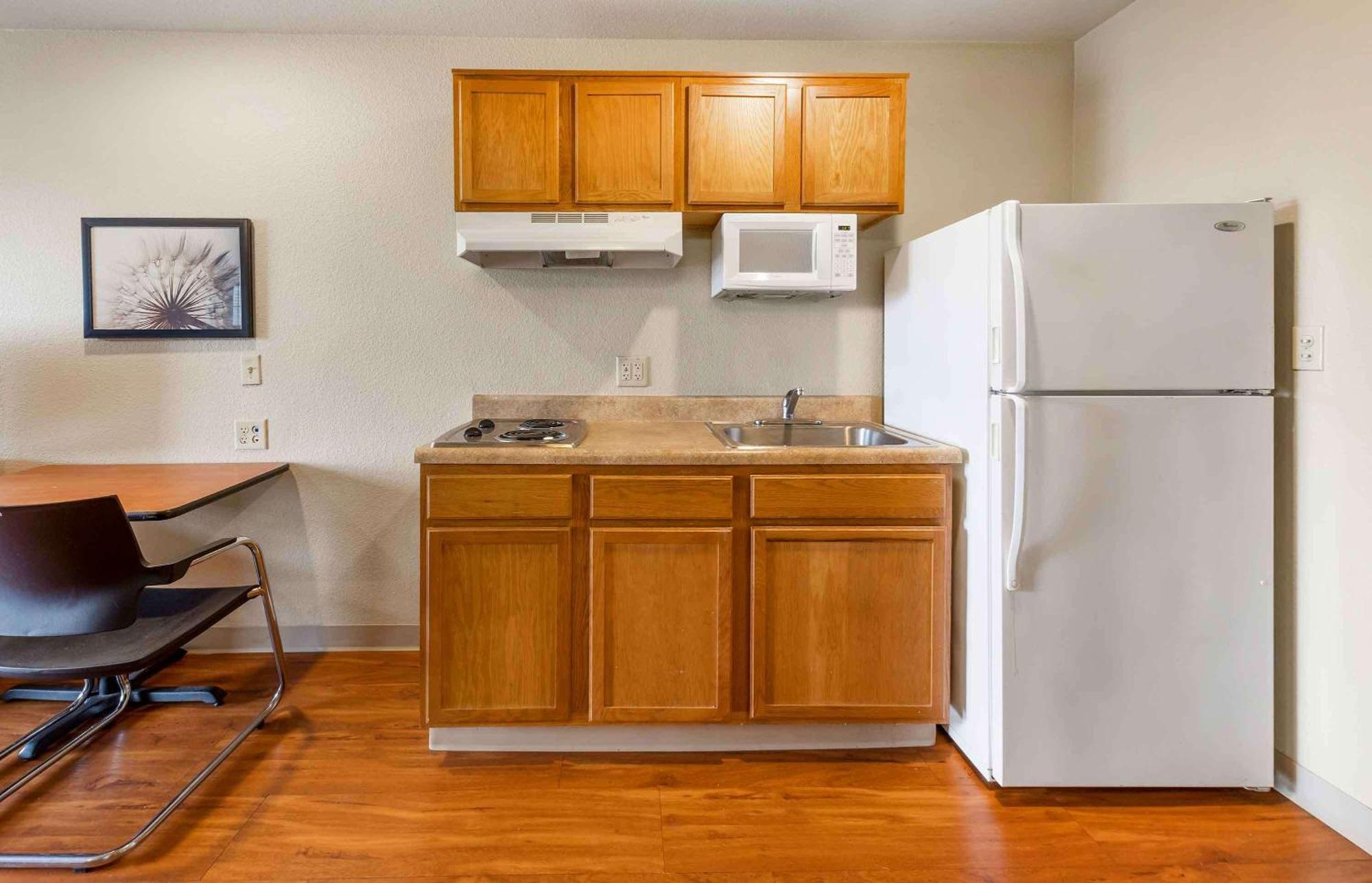 Extended Stay America Select Suites - Cleveland - Airport Zewnętrze zdjęcie